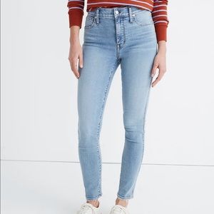 Petite 10" High-Rise Skinny Jeans in Wheeler Wash- Worn Once